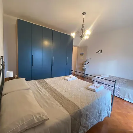 Tra Mare E Montagna Apartament