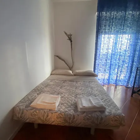 Tra Mare E Montagna Apartment *